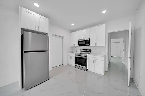 2413 Quentin Ave S Photo 1