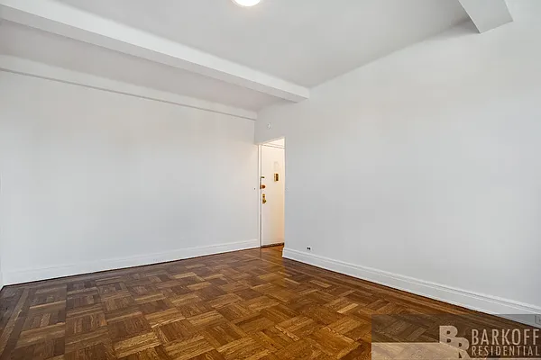 Sold by Barkoff Residential  | media 19