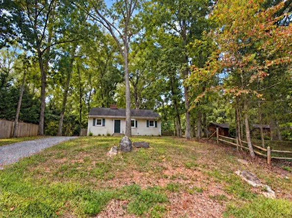 596 N Lakeshore Dr, Louisa, VA 23093