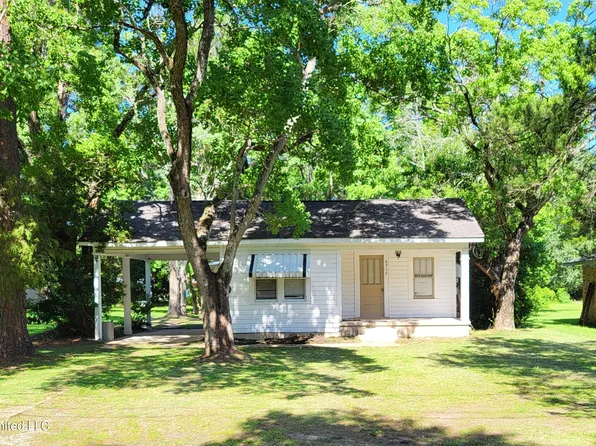 6912 Springwater St, Moss Point, MS 39563