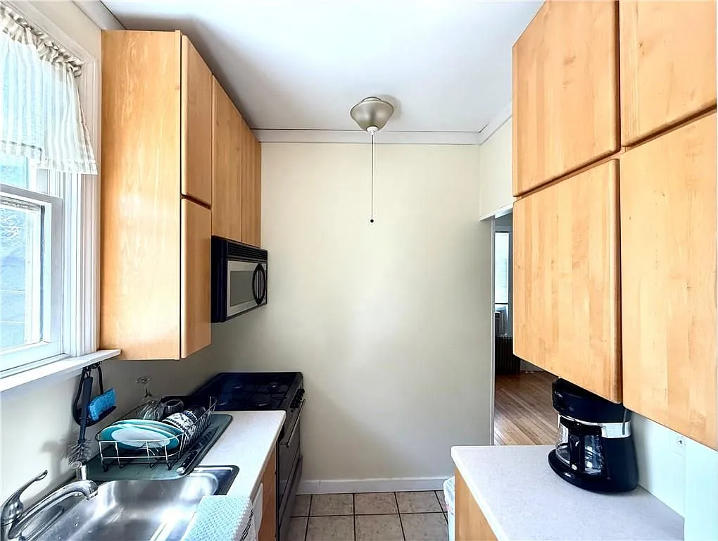 2 bed, 1.0 bath, 756 sqft, $1,600 — Photo 4