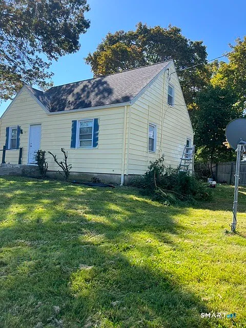 3 bed, 1.0 bath, 1122 sqft, $2,250 — Photo 1