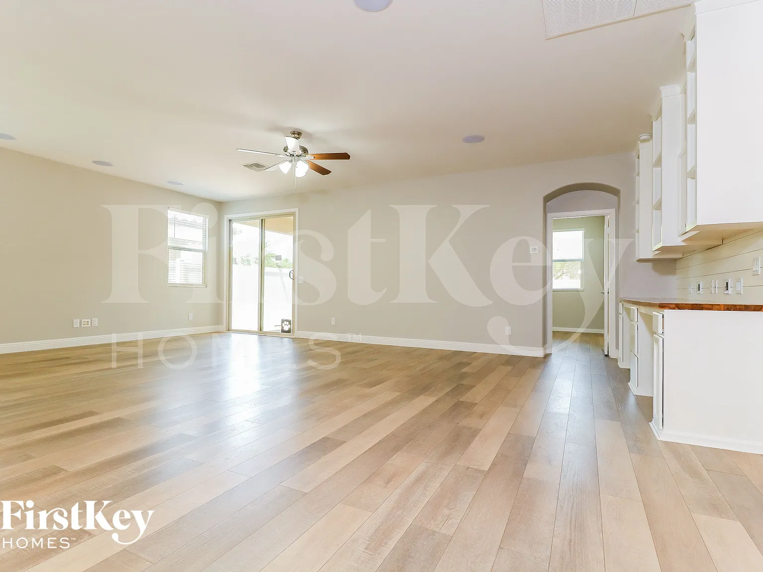 3 bed, 2.0 bath, 1887 sqft, $2,360 — Photo 3