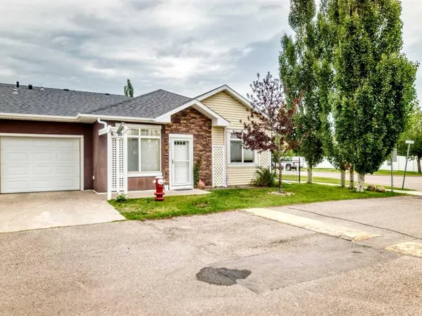 201 S Sunvale Cres NE, High River, AB T1V 0E8