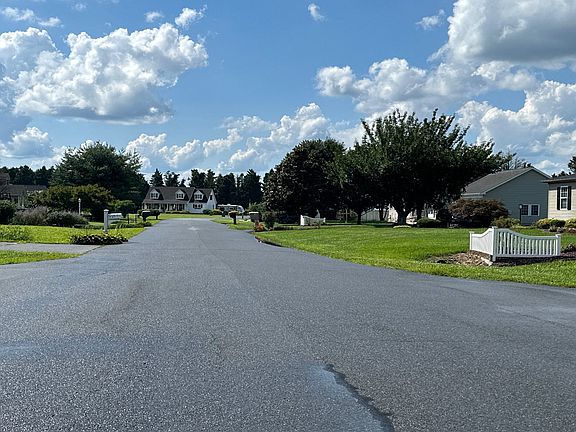 5th image of 8 Country Ln