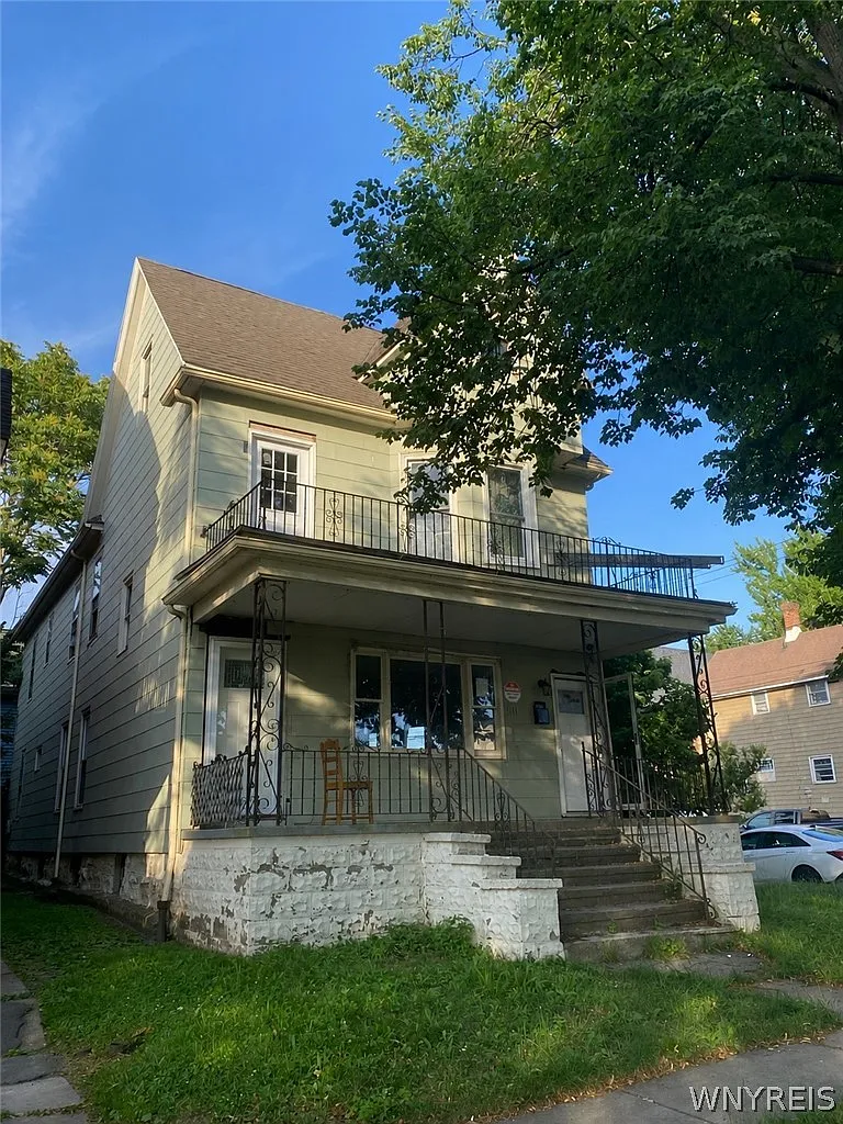 3 bed, 1.0 bath, 2997 sqft, $1,700 — Photo 1