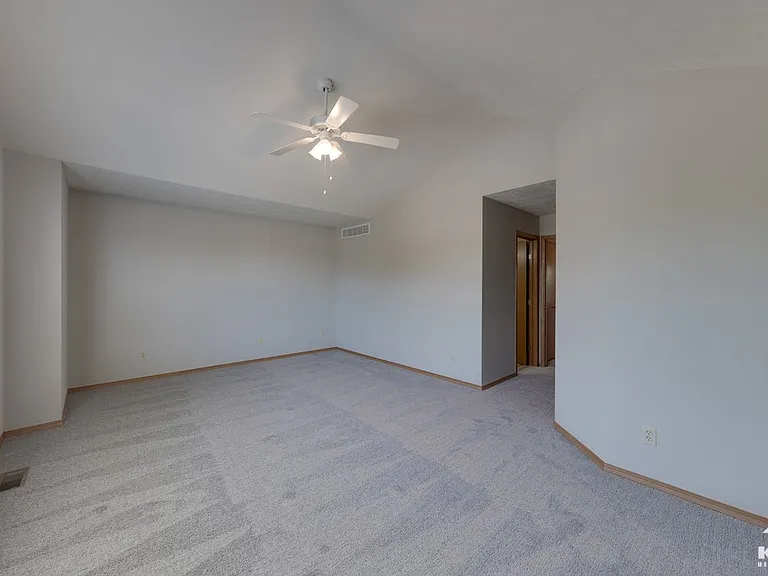 513 N Bristol Ct — Photo 18
