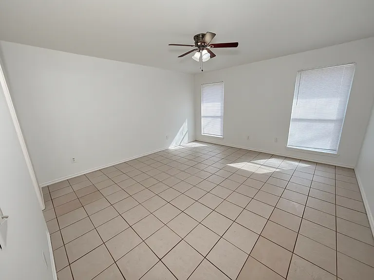 931 S Farmington Rd — Photo 7