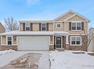 473 Orchard Dr NE, Rockford, MI 49341