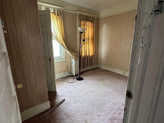 3rd image of 181 Redmond St