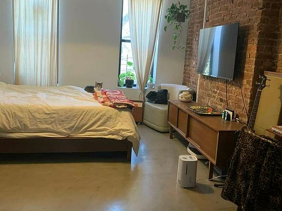 4th image of 1347 Hancock St APT 2