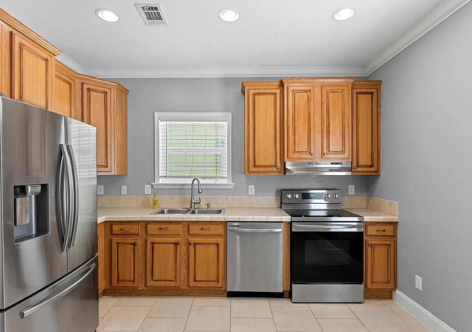 2 Bedroom, 2.5 Bathroom Available For 1 Year — Photo 2