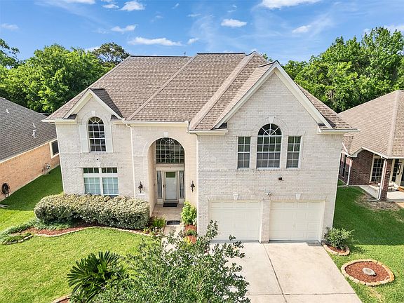 2nd image of 1922 Oakwood Court Dr