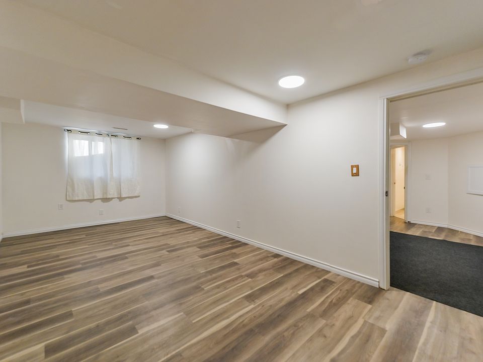 1st image of 205 Pineset Pl NE #B