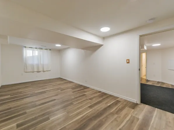 205 Pineset Pl NE #B, Calgary, AB T1Y 3A7