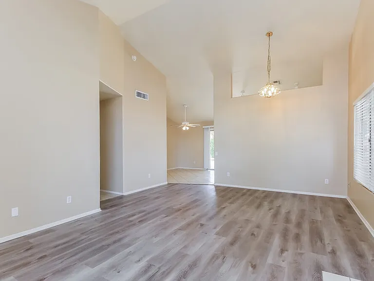 1130 N Meadows Dr — Photo 4