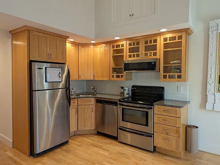 29 State St #3 — Photo 7
