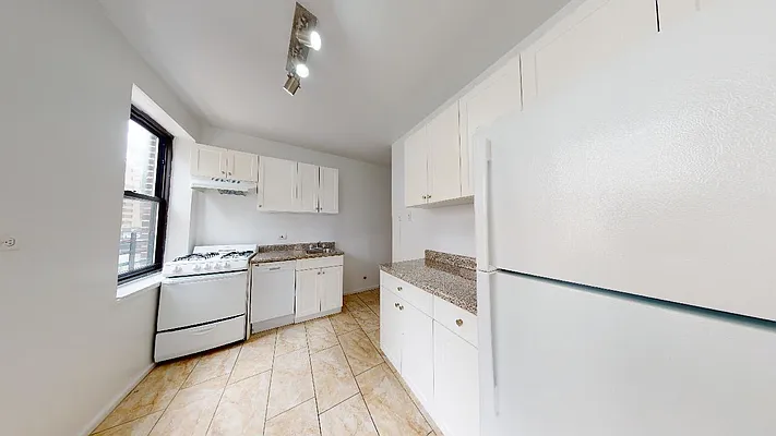 Rented by Bond New York | media 22