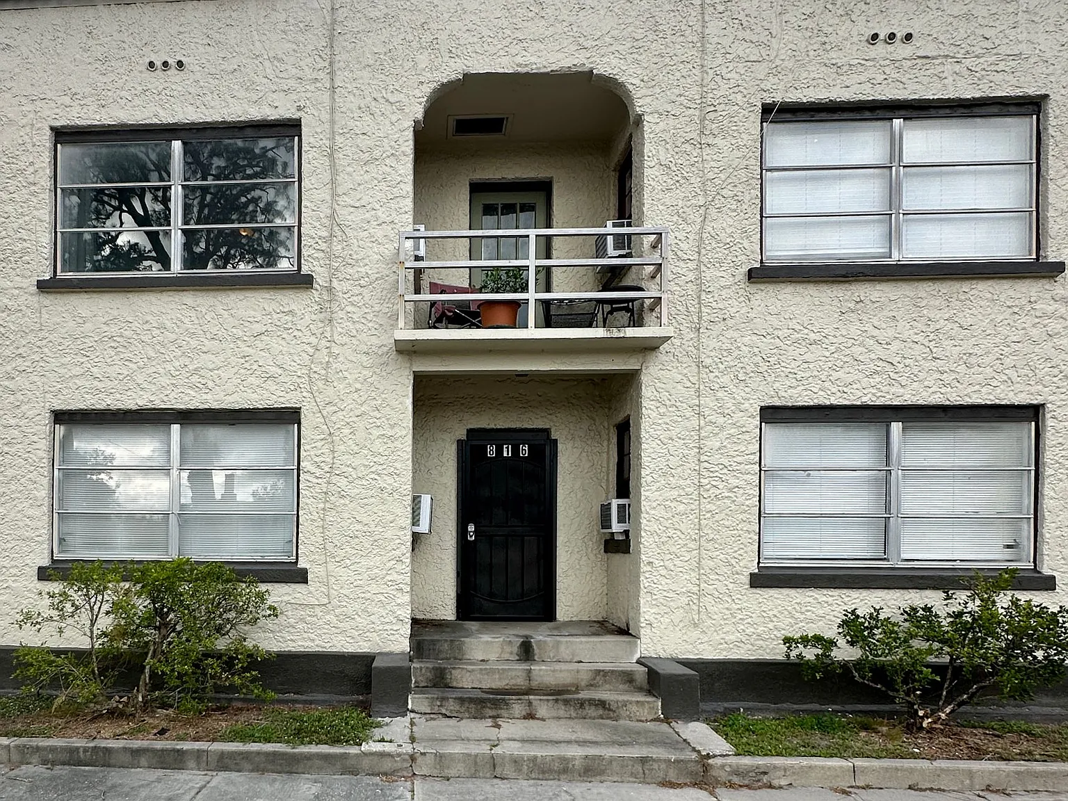 Twin Six — Photo 1