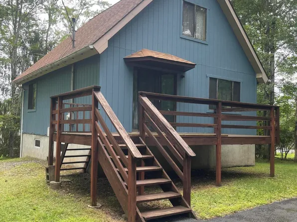 1055 Lakeland Dr, Lake Ariel, PA 18436