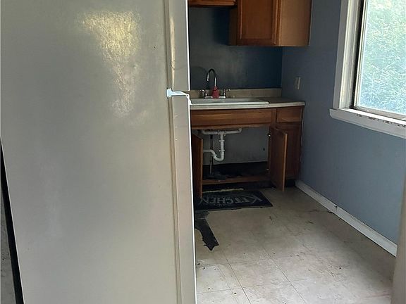 4th image of 1298 E 167th St