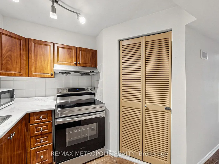 61 Horseshoe Cres #BASEMENT — Photo 15