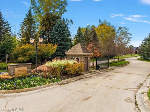 1933 Shane Ct, Oxford, MI 48370