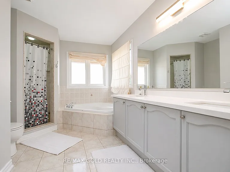 26 Hellyer Ave — Photo 10