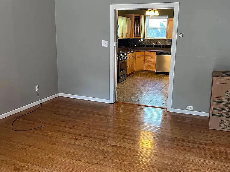 1709 Sarah St — Photo 2