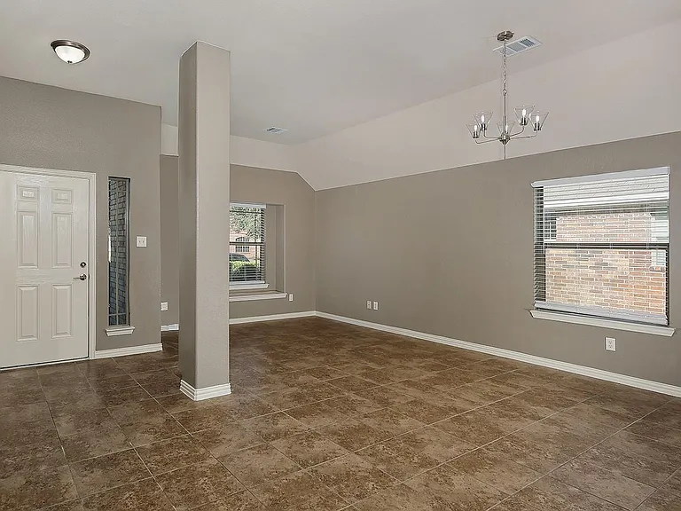 9606 Arched Oak Dr — Photo 3