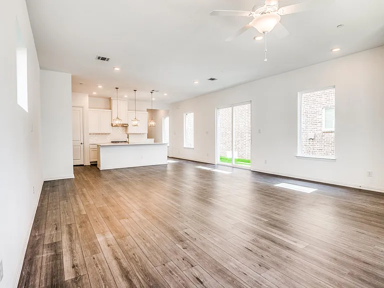 6205 Queens Path — Photo 17