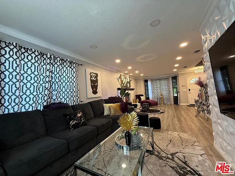 8020 Cora St — Photo 9