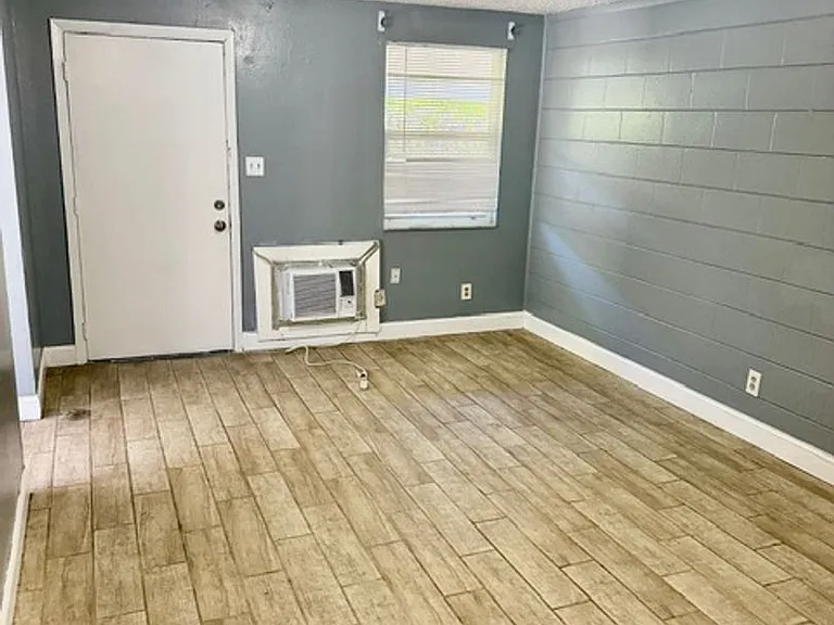 8105 N Klondyke St — Photo 3