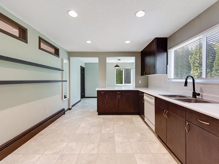 5191 Chetwynd Ave — Photo 5