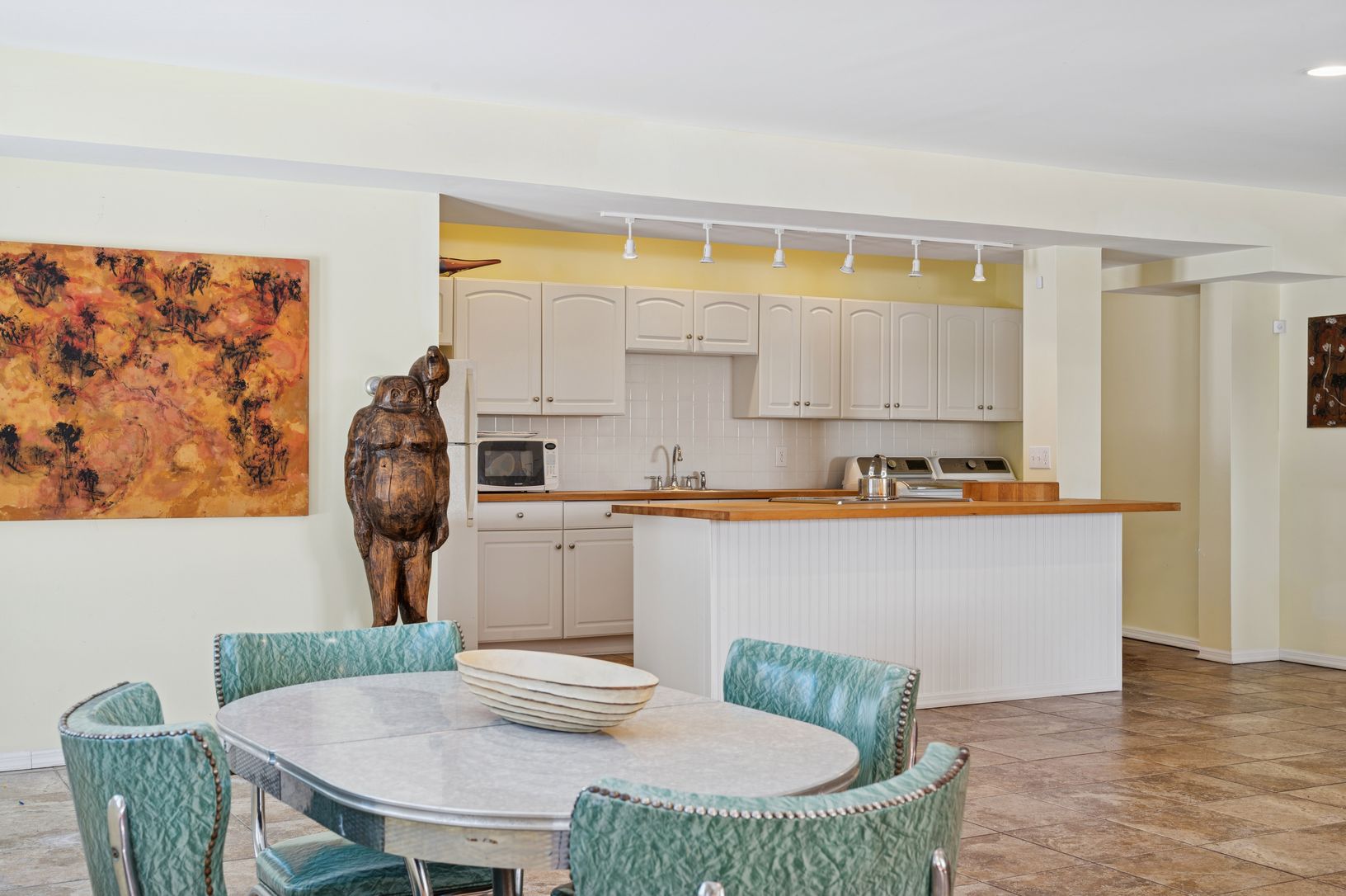  Lower Level with Kitchen