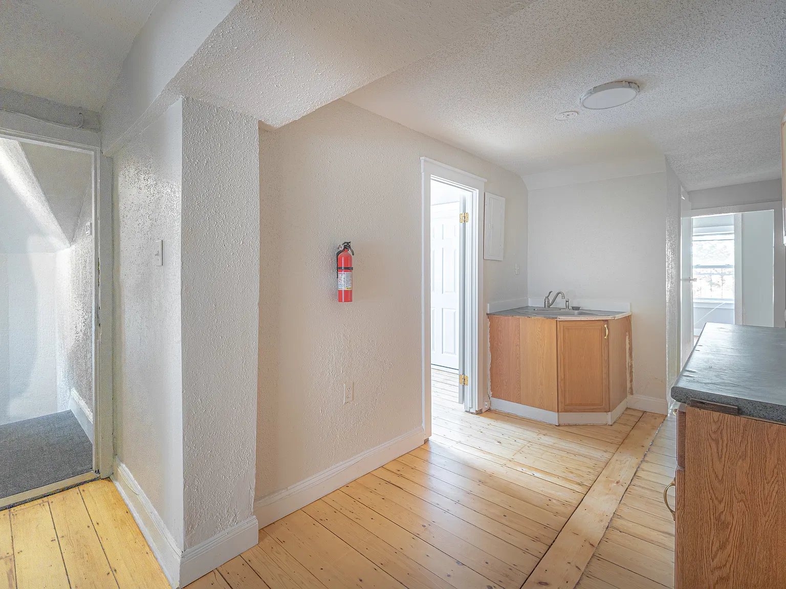 2 bed, 700 sqft, $2,500 — Photo 2