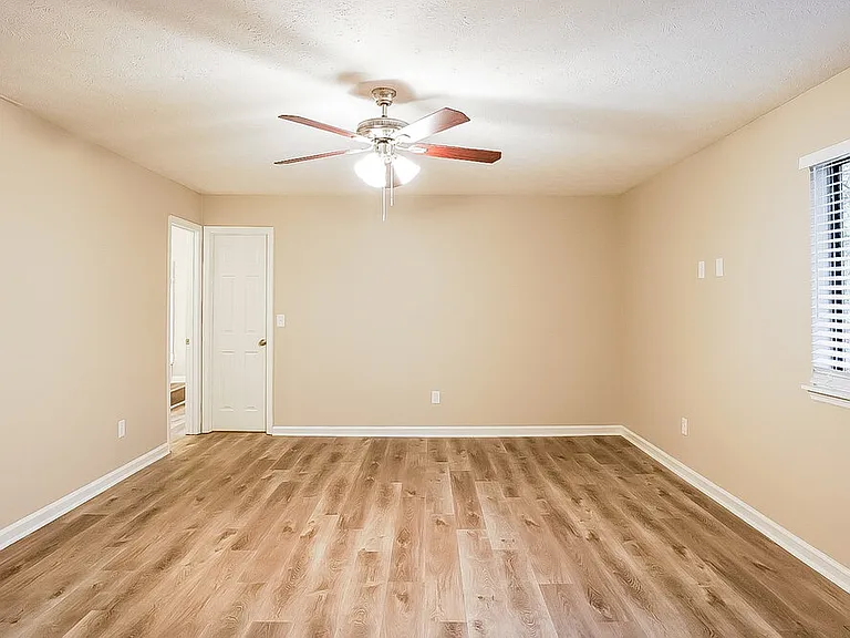6826 Creekwood Dr — Photo 11
