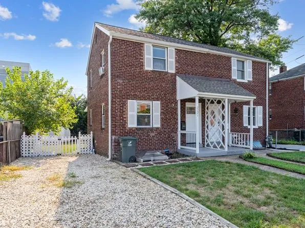 2721 S Cleveland St, Arlington, VA 22206