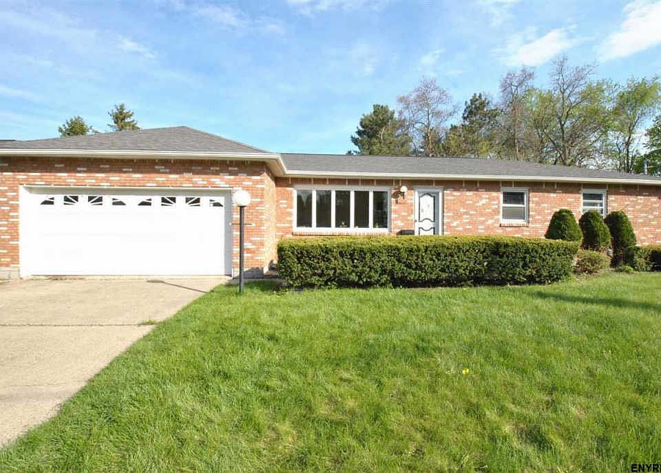 1st image of 7 Kennedy Dr