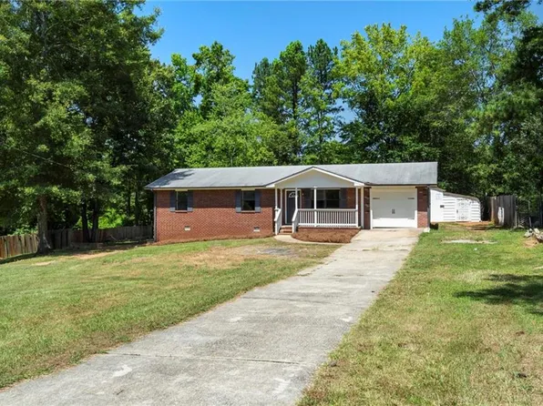 55 Pine Hill Dr, Carrollton, GA 30116