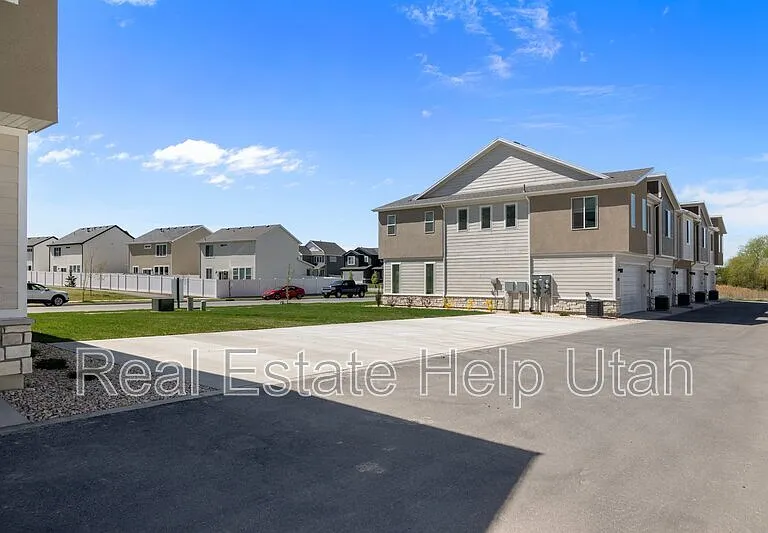 281 W 1150 N — Photo 17