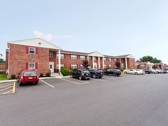 3rd image of 1560 Irene St APT 611
