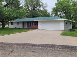 102 8th Ave SE, Clark, SD 57225