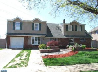 121 N Park Dr, Levittown, PA