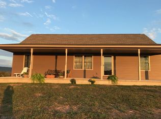 1608 E Mattie Rd, Breezewood, PA 15533