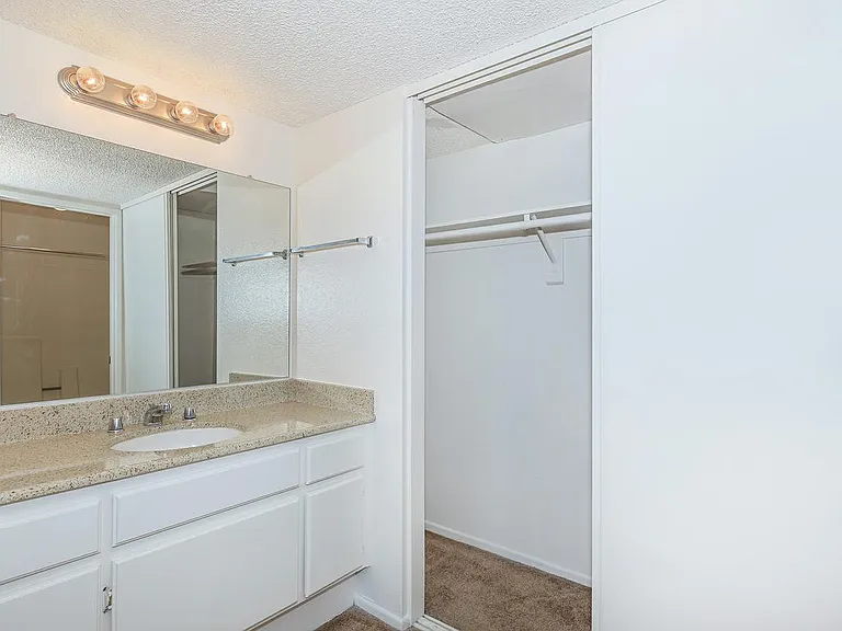 Mountain View Apartment Homes — Photo 14