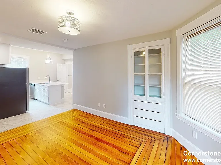 267 E Cottage St #3 — Photo 5