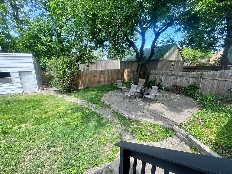 1327 E Washington St — Photo 46