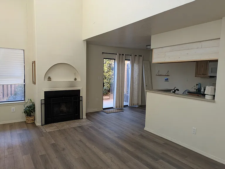 1908 Dartmouth Dr NE — Photo 7
