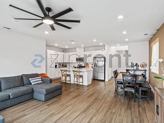 3rd image of 5996 Markham Dr